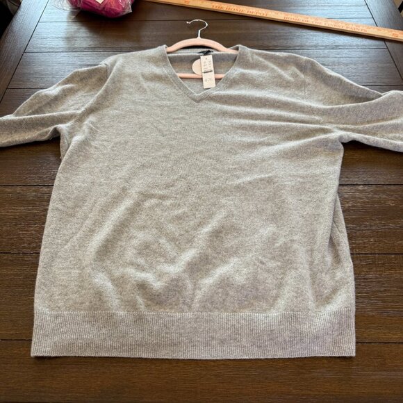 Cashmere V-neck sweater Size Large - Picture 3 of 12